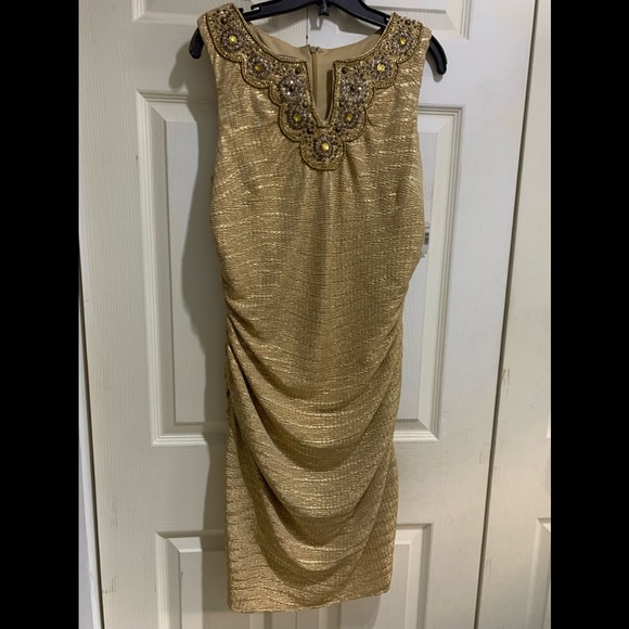 Roz & Ali Sleeveless Gold dress in Size 10 - Picture 1 of 2
